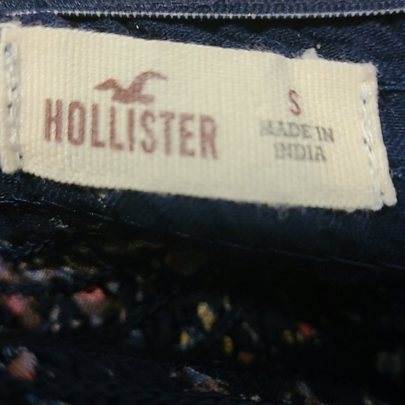 Hollister off the shoulder top - Size small - Picture 4 of 4